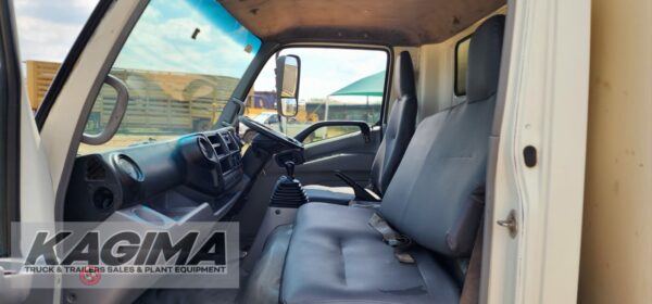 2013 Hino 300 915 Insulated Body 4,5 Ton - Image 5