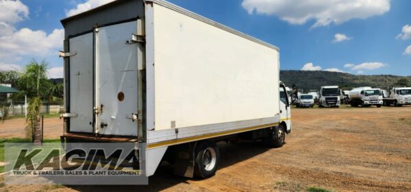 2013 Hino 300 915 Insulated Body 4,5 Ton - Image 8