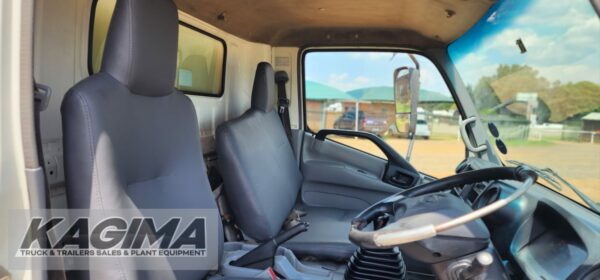 2013 Hino 300 915 Insulated Body 4,5 Ton - Image 14