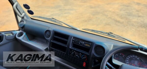 2013 Hino 300 915 Insulated Body 4,5 Ton - Image 15