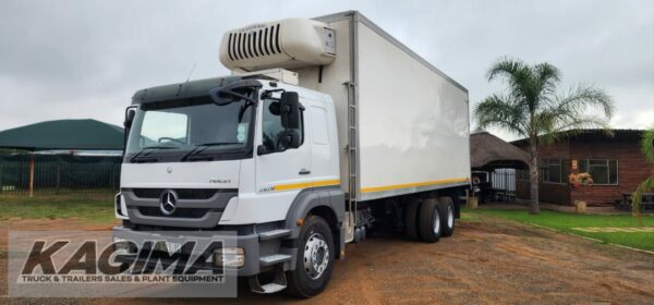 2017 Mercedes Benz Axor 2628 Refrigerated Body - Image 4