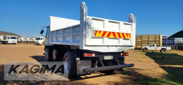 2010 Fuso FM16-253 6 Cube Tipper - Image 5