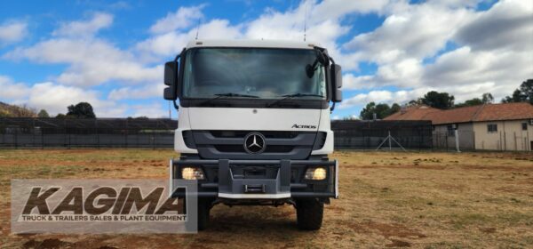 2009 Mercedes Benz Actros 3344 6x6 with Palfinger rear mounted crane - Image 3
