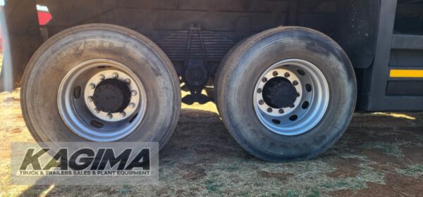 UD Quester CGE 370 8x4 Tipper Trucks Twinsteer - Image 10