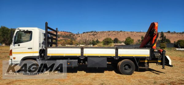 2014 Hino 500 1017 Drop sides fitted with Palfinger PK8500 Crane - Image 6