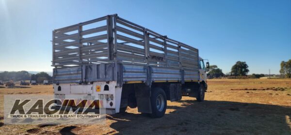 2013 Nissan UD80 Cattle Body 8ton - Image 8