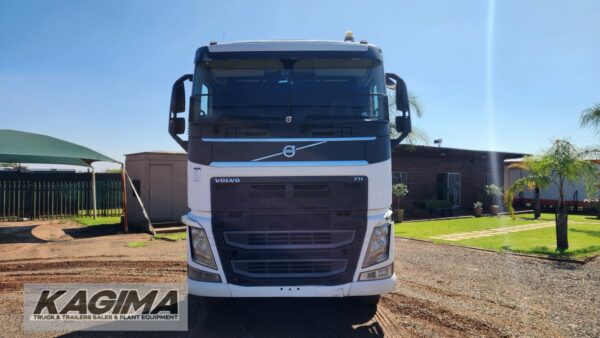 2018 VOLVO FH440 V4 T/T - Image 3
