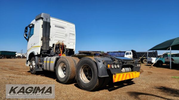 2018 VOLVO FH440 V4 T/T - Image 5