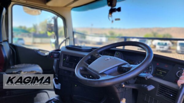 2018 VOLVO FH440 V4 T/T - Image 8