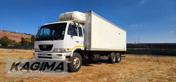 2017 Nissan UD90 Refrigerated Body for sale - Image 4