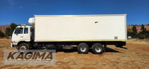 2017 Nissan UD90 Refrigerated Body for sale - Image 5