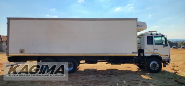 2017 Nissan UD90 Refrigerated Body for sale - Image 8