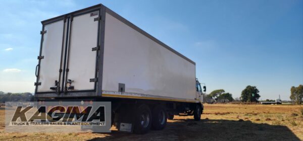 2017 Nissan UD90 Refrigerated Body for sale - Image 7