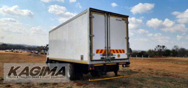 2016 Isuzu FTR850 Refrigerated Body - Image 7