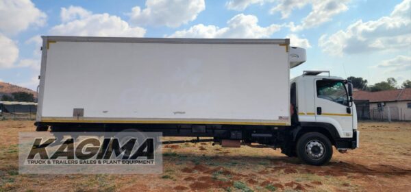 2016 Isuzu FTR850 Refrigerated Body - Image 9