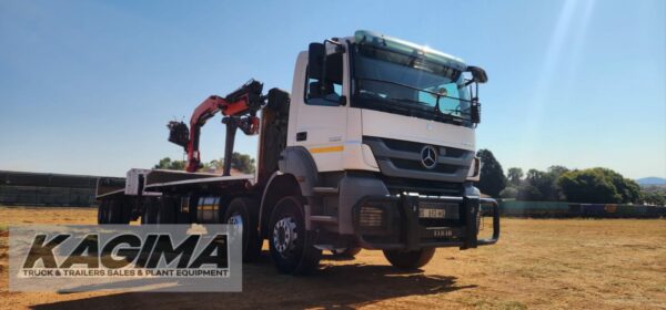 2017 Mercedes Benz Axor 3535 Flat Deck with Palfinger PK18500 Brick Crab - Image 2