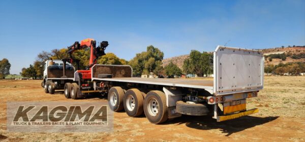 2017 Mercedes Benz Axor 3535 Flat Deck with Palfinger PK18500 Brick Crab - Image 6
