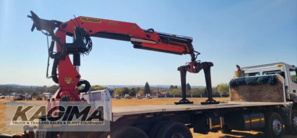 2017 Mercedes Benz Axor 3535 Flat Deck with Palfinger PK18500 Brick Crab - Image 11
