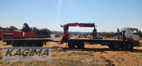 2017 Mercedes Benz Axor 3535 Flat Deck with Palfinger PK18500 Brick Crab - Image 12