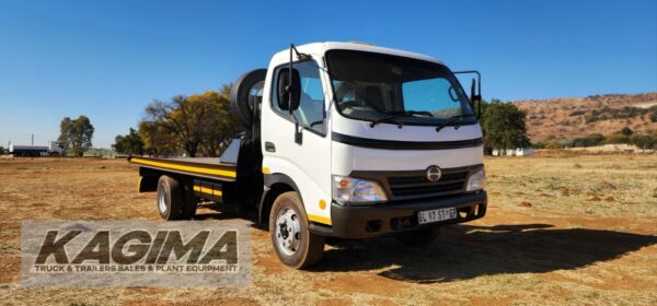 2011 Hino 300 Roll Back - Image 2
