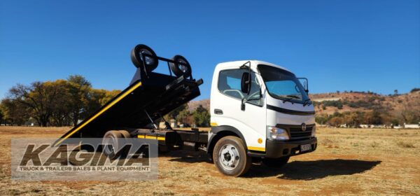 2011 Hino 300 Roll Back