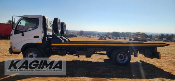2011 Hino 300 Roll Back - Image 6