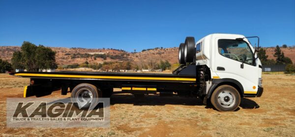 2011 Hino 300 Roll Back - Image 11