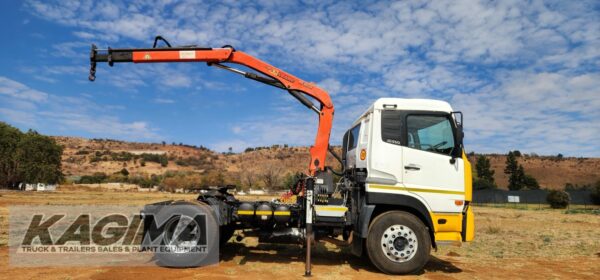 2010 Nissan UD350 with Palfinger PK8500 Crane - Image 11