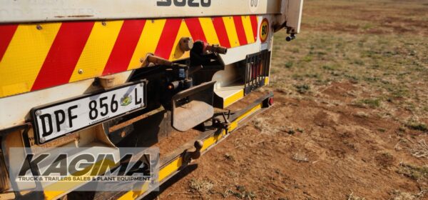 2016 Isuzu FTR850 AMT Curtain Side 8ton - Image 6