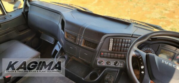 2019 Iveco Trakker 420 16 Cube Tipper - Image 12