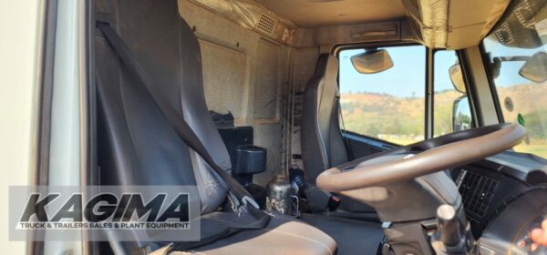 2019 Iveco Trakker 420 16 Cube Tipper - Image 11