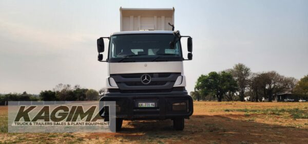 2011 Mercedes Benz Axor 3335 10 Cube Tipper - Image 3