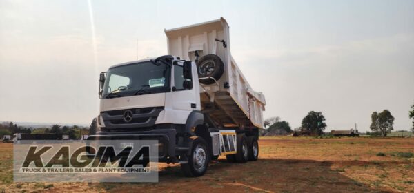 2011 Mercedes Benz Axor 3335 10 Cube Tipper - Image 4