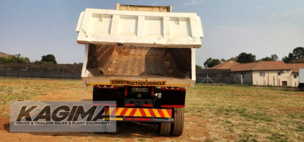 2011 Mercedes Benz Axor 3335 10 Cube Tipper - Image 7