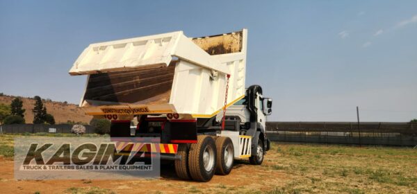 2011 Mercedes Benz Axor 3335 10 Cube Tipper - Image 8