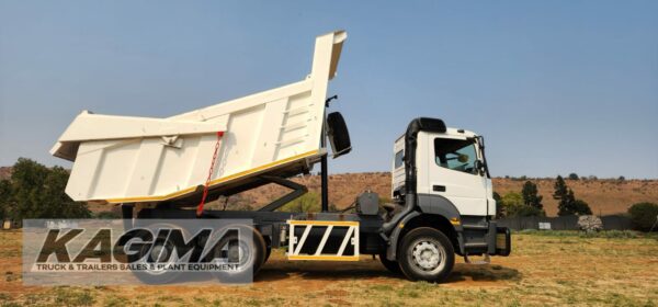2011 Mercedes Benz Axor 3335 10 Cube Tipper - Image 10