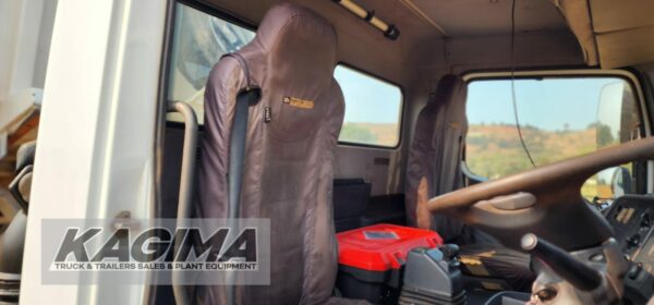 2011 Mercedes Benz Axor 3335 10 Cube Tipper - Image 11