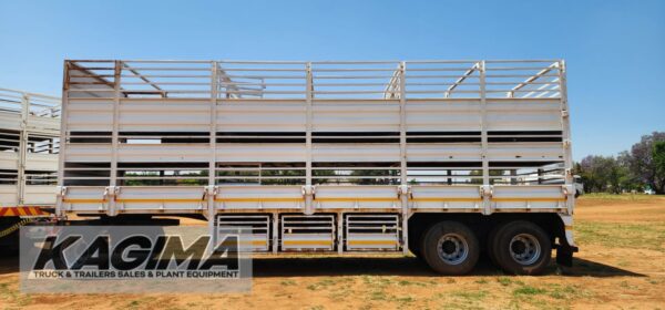 2014 UD Quon 490 Trippel Deck Cattle Body & Draw Bar Trailer - Image 7